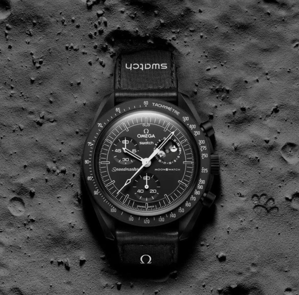 Swatch x Omega MISSION TO THE MOONPHASE Black "SNOOPY NEW MOON" watch