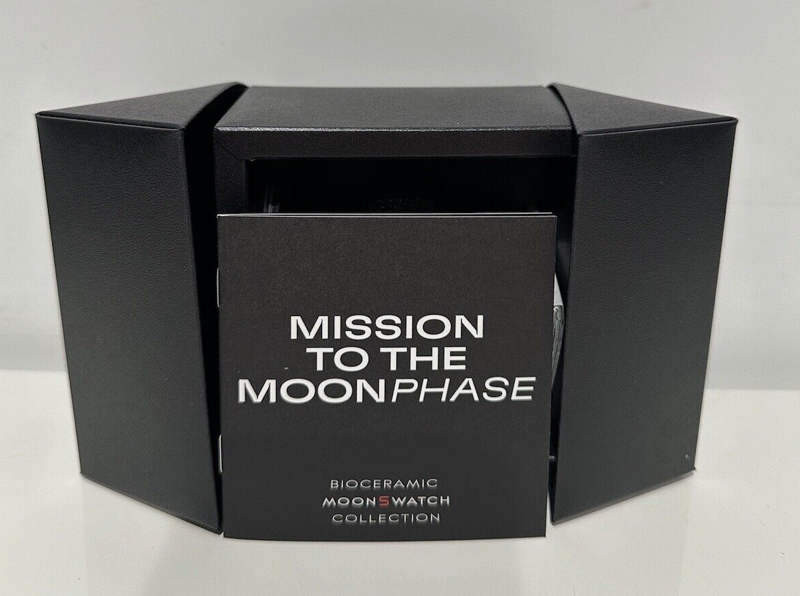 Swatch x Omega MISSION TO THE MOONPHASE Black "SNOOPY NEW MOON" watch