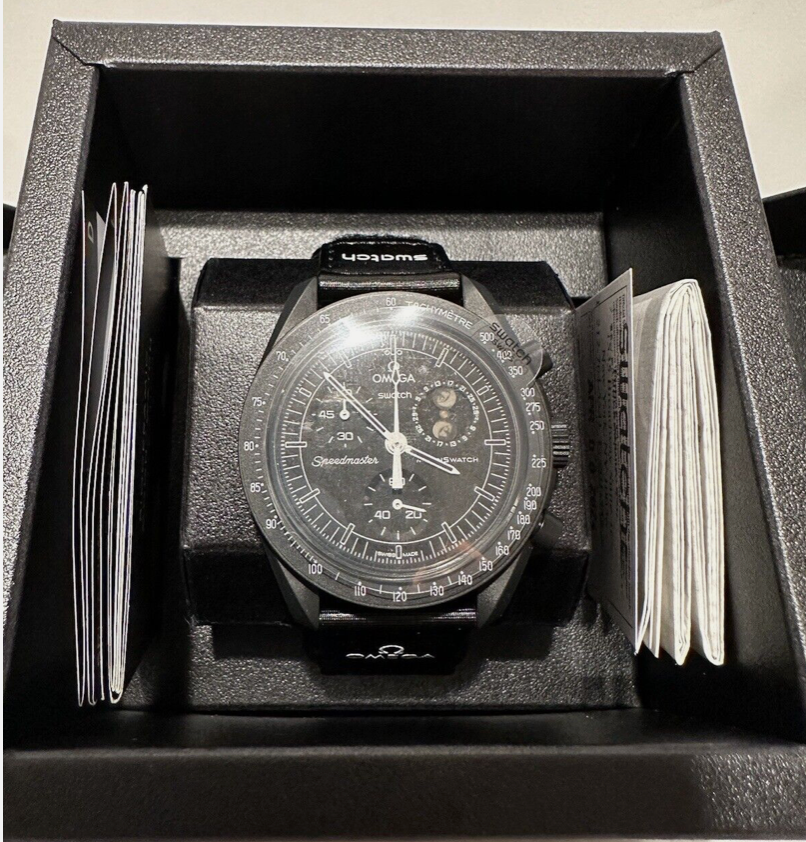 Swatch x Omega MISSION TO THE MOONPHASE Black "SNOOPY NEW MOON" watch